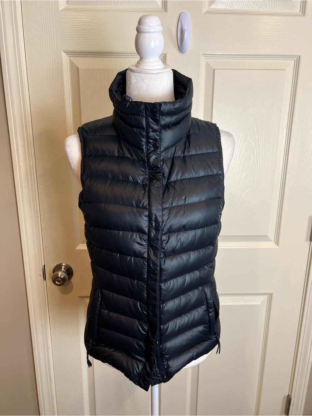 Gap Packable down vest black funnel neck small